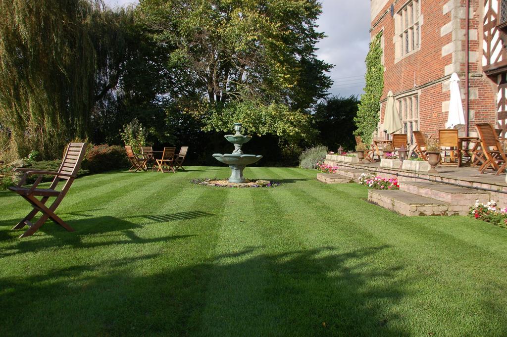 Albright Hussey Manor Hotel Hadnall Kültér fotó